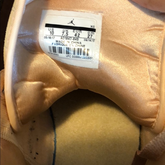 Women’s Jordan’s size 10 - Picture 3 of 3